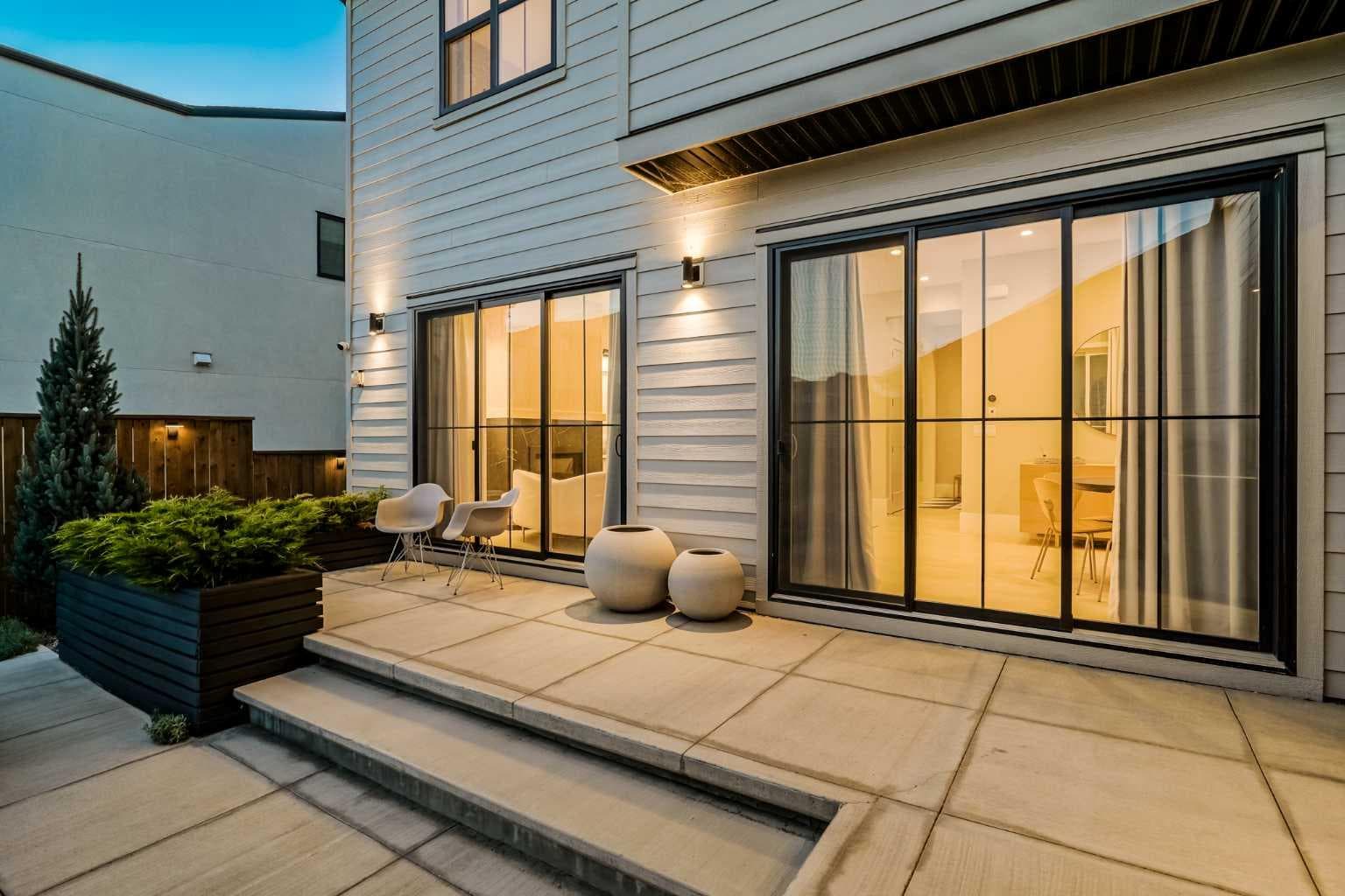 19 Bluerock Avenue SW