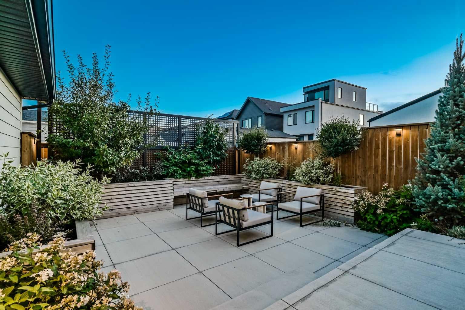 19 Bluerock Avenue SW