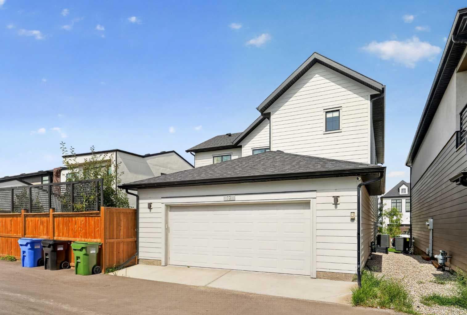 19 Bluerock Avenue SW