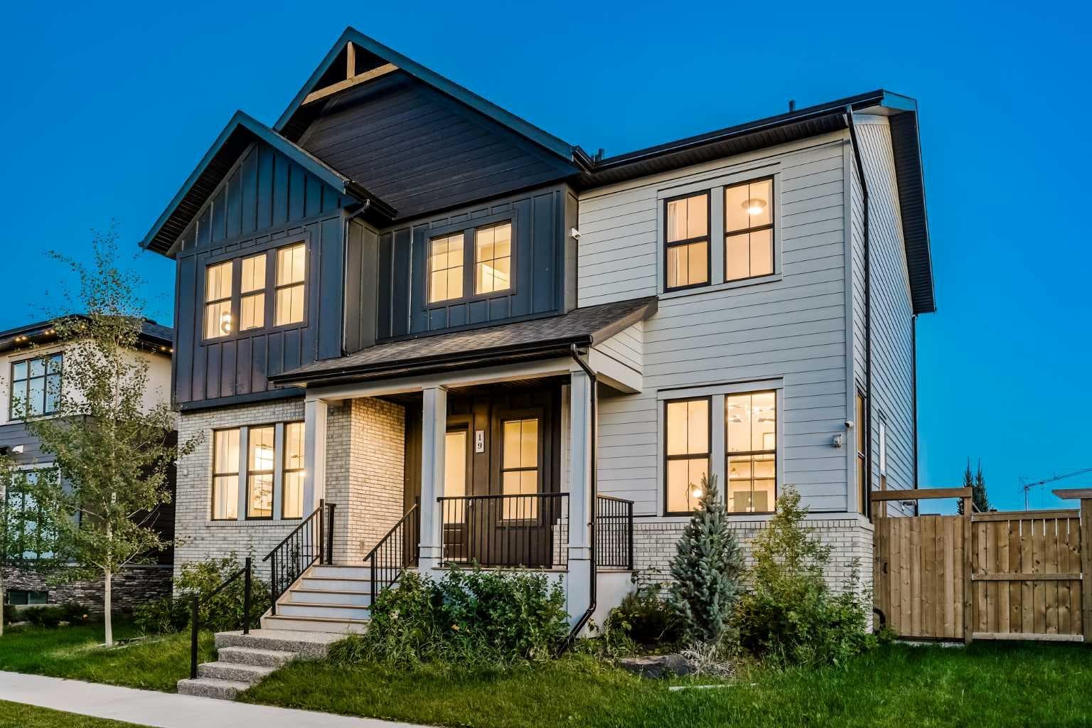 19 Bluerock Avenue SW