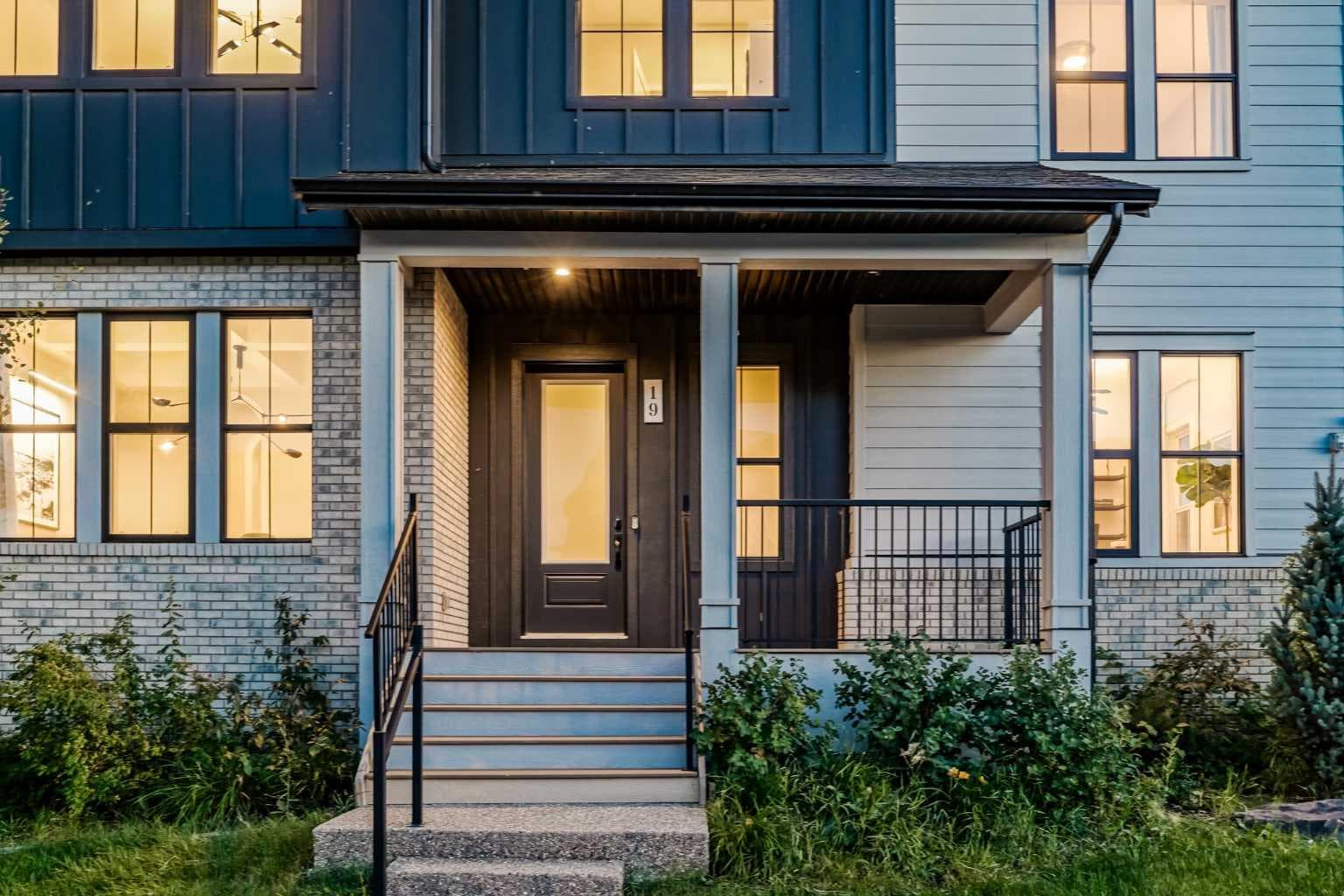 19 Bluerock Avenue SW