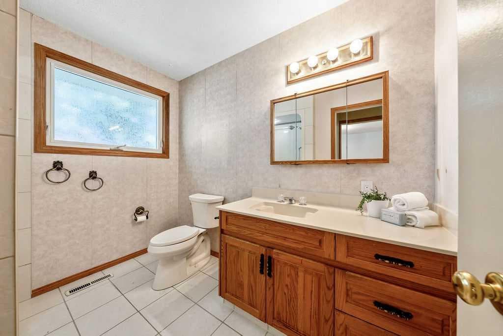 28 Brazeau Crescent SW