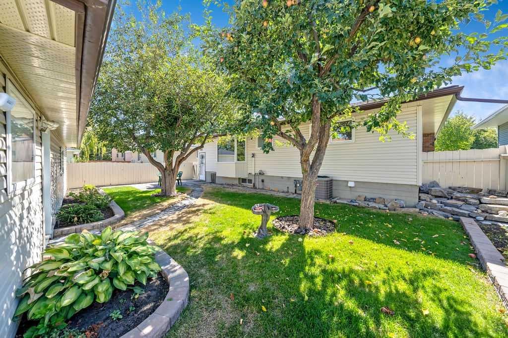 28 Brazeau Crescent SW