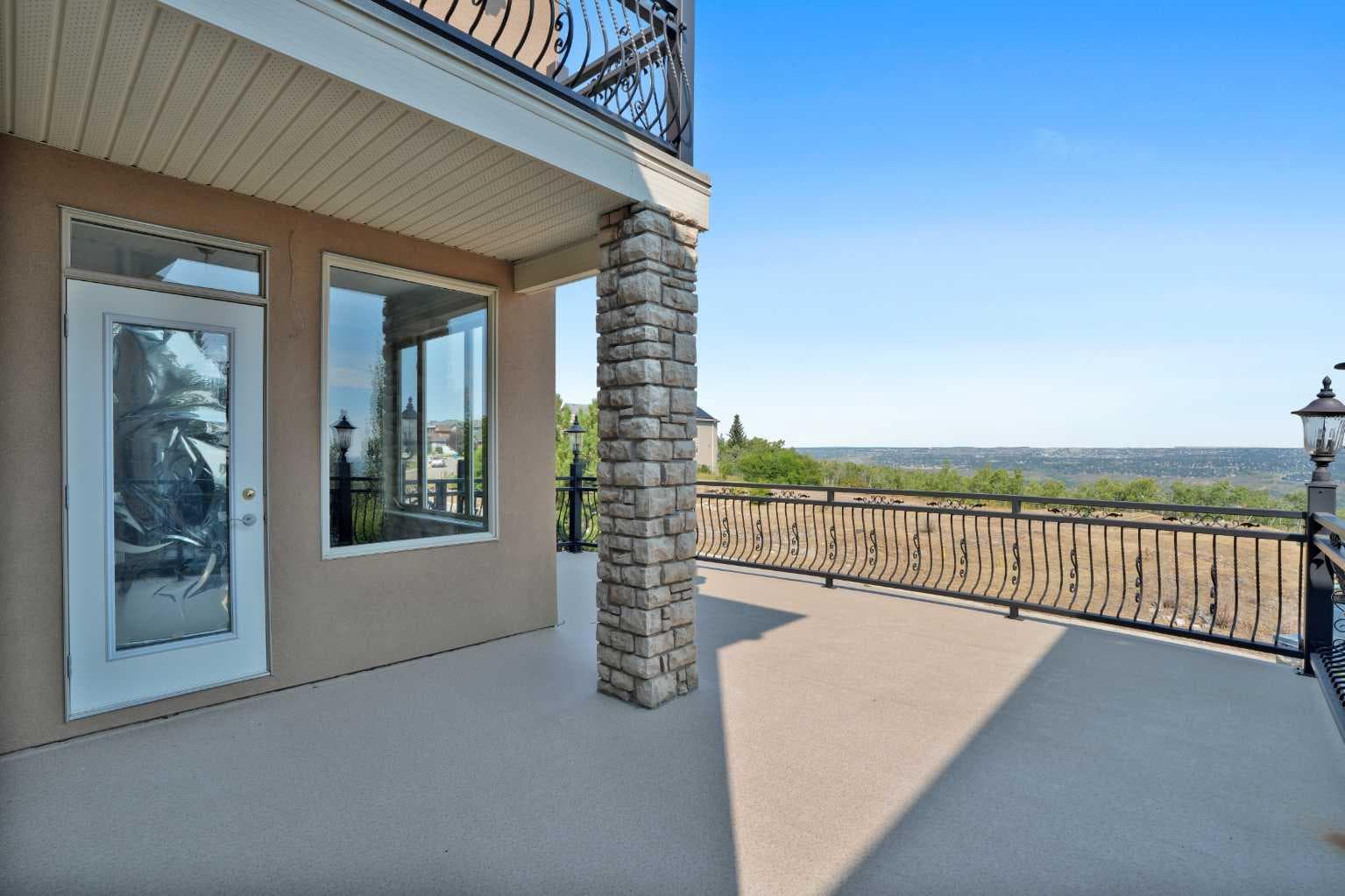 14 Coulee View SW