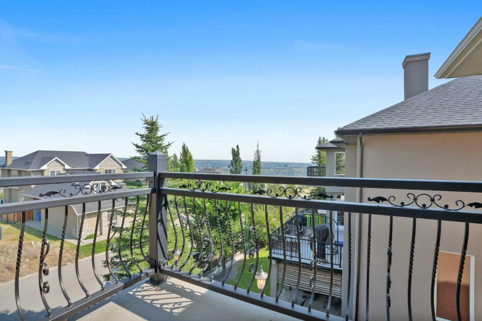 14 Coulee View SW