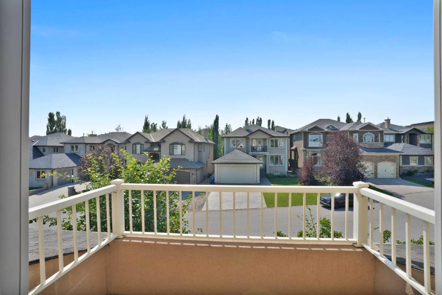 14 Coulee View SW