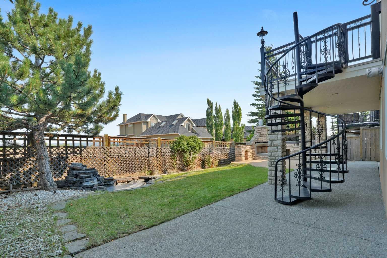 14 Coulee View SW