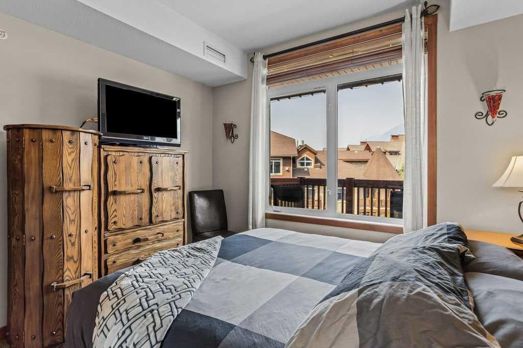 405, 190 Kananaskis Way 