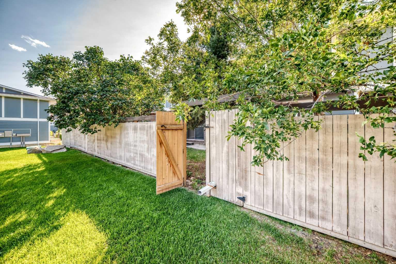 15, 2210 Oakmoor Drive SW