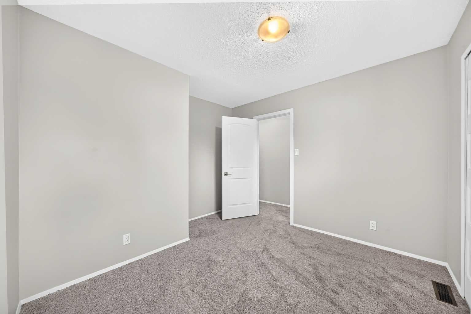 15, 2210 Oakmoor Drive SW