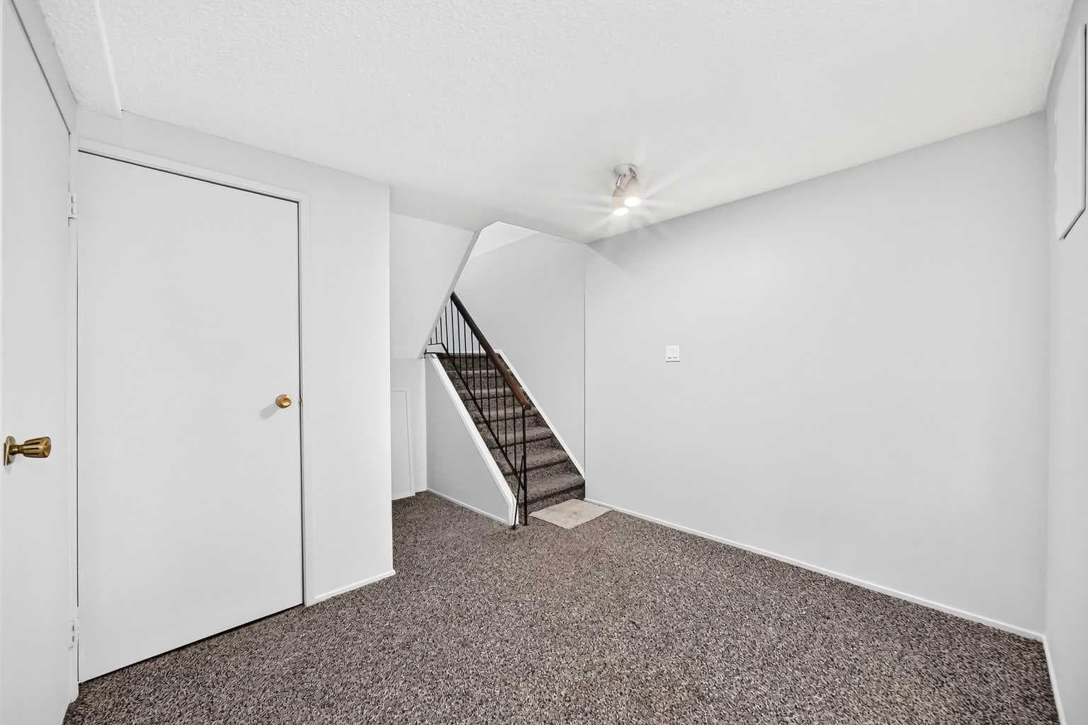 15, 2210 Oakmoor Drive SW