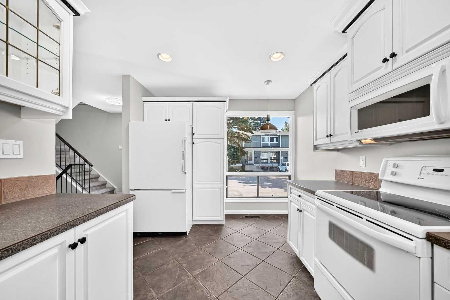 15, 2210 Oakmoor Drive SW