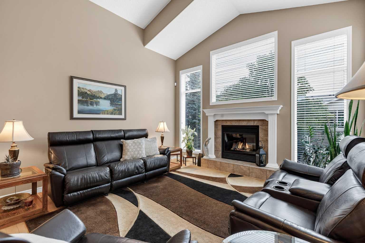 10 Strathlea Grove SW