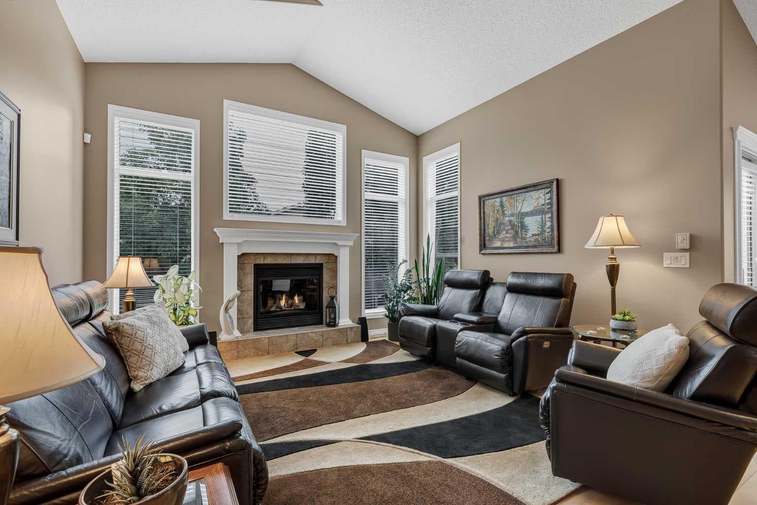 10 Strathlea Grove SW