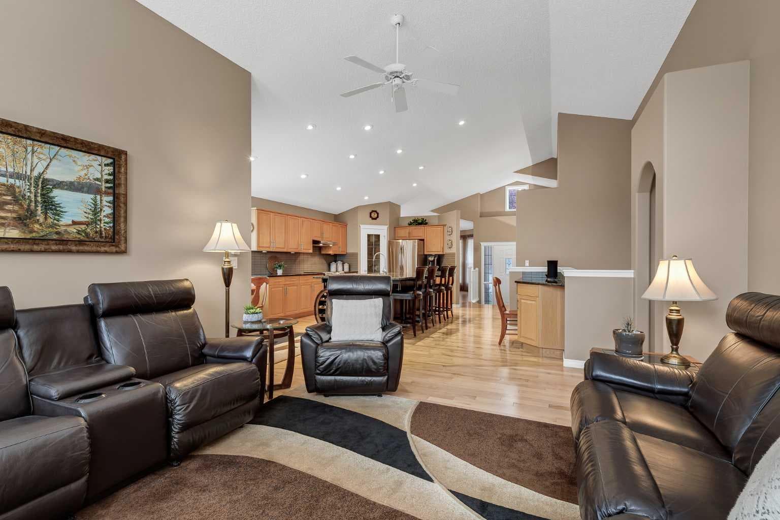 10 Strathlea Grove SW