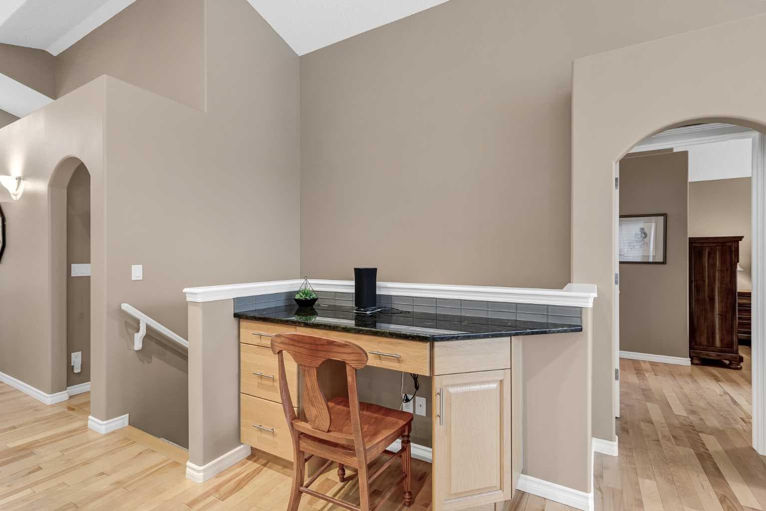 10 Strathlea Grove SW