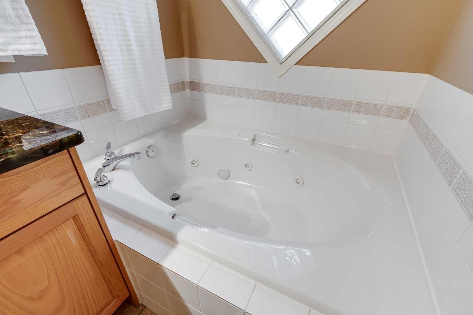 10 Strathlea Grove SW
