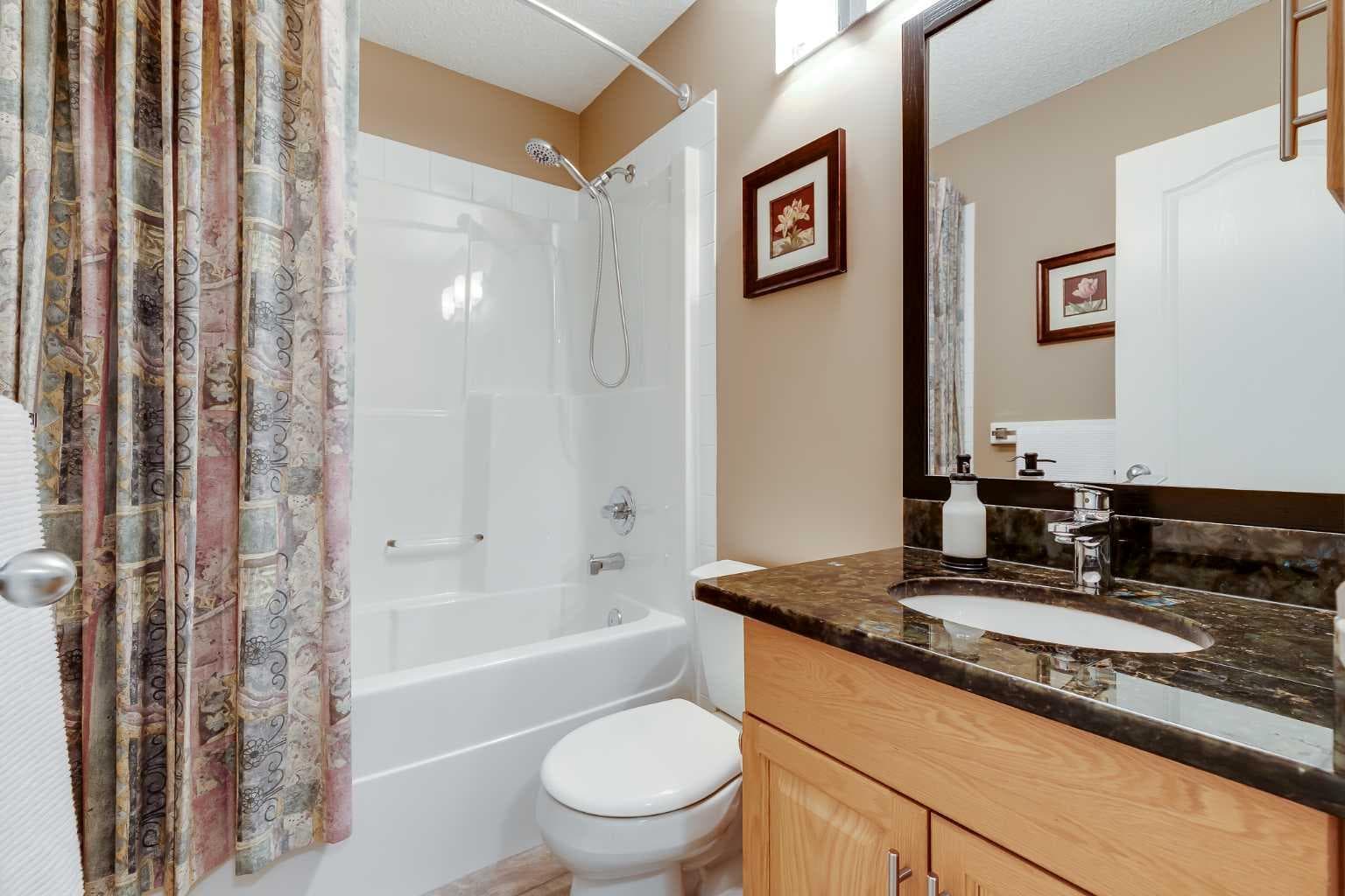 10 Strathlea Grove SW