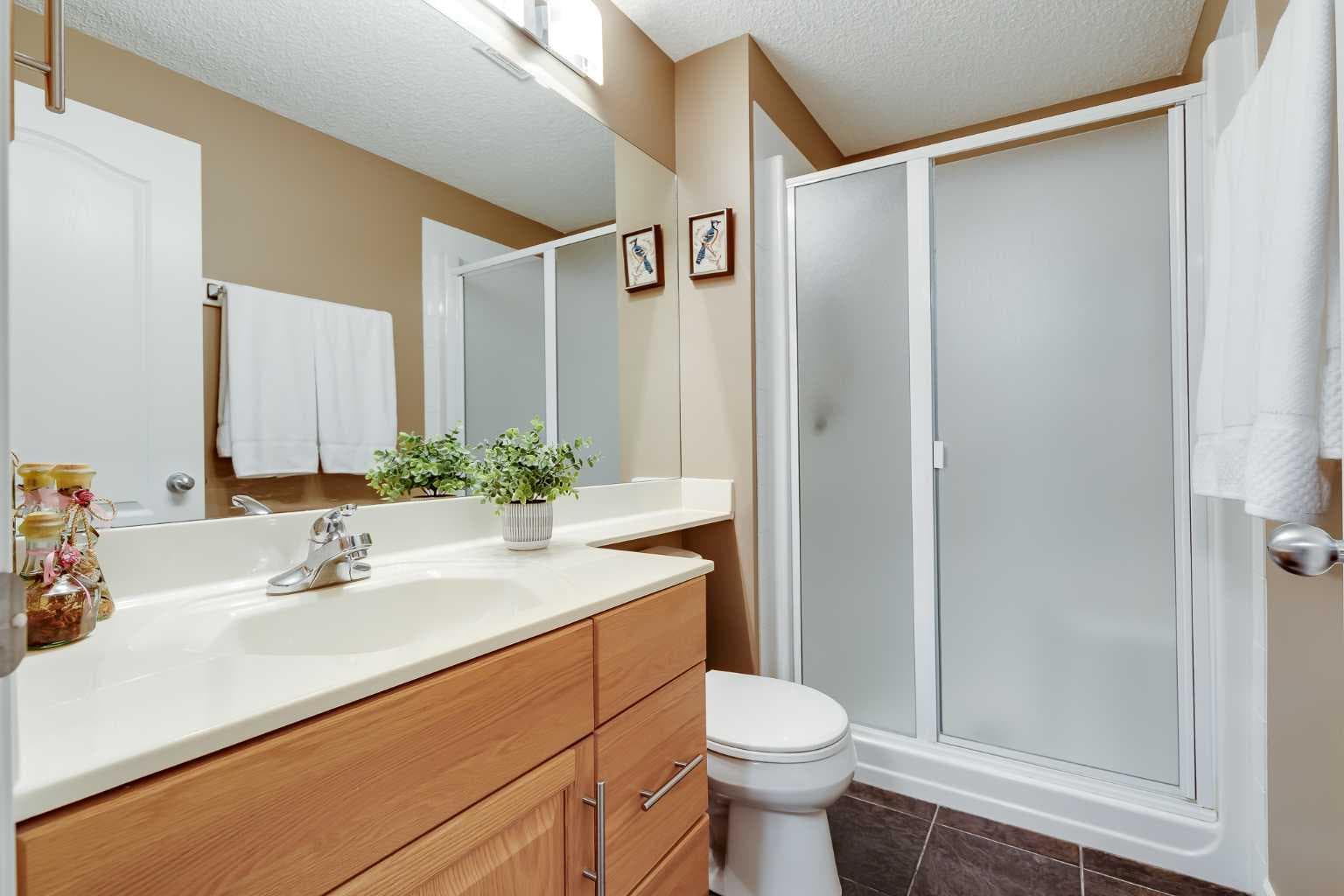 10 Strathlea Grove SW