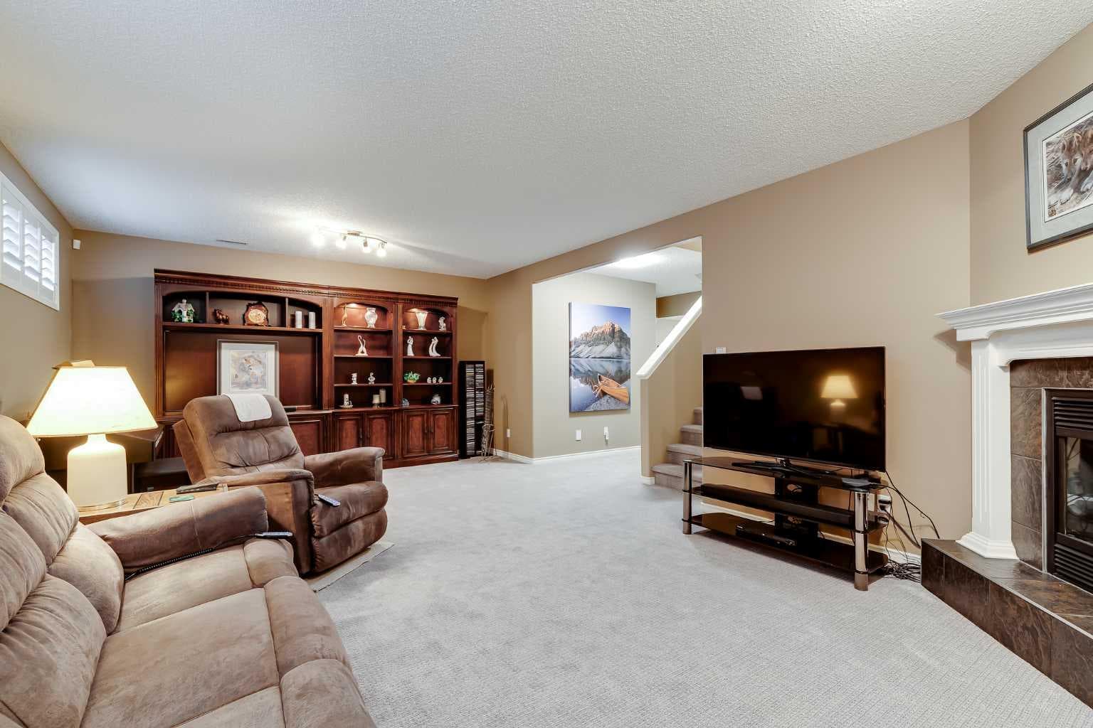10 Strathlea Grove SW