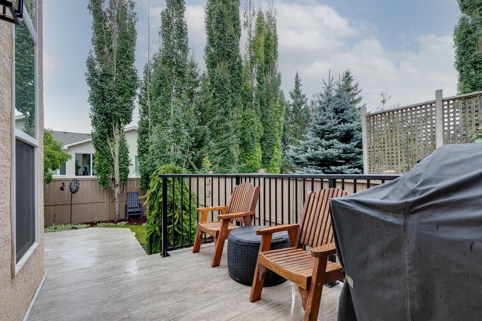 10 Strathlea Grove SW