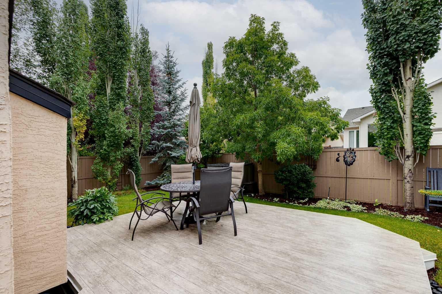 10 Strathlea Grove SW