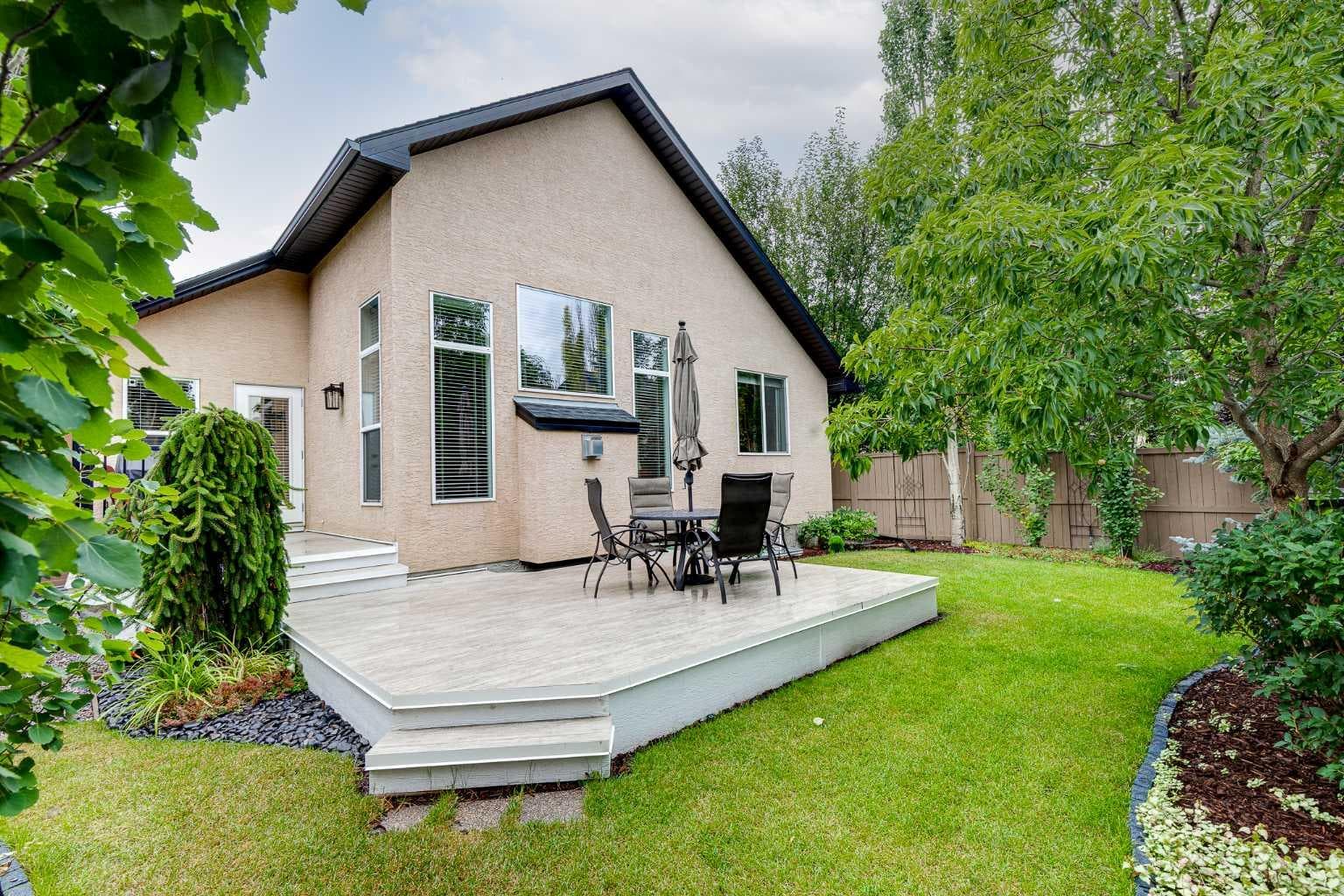 10 Strathlea Grove SW