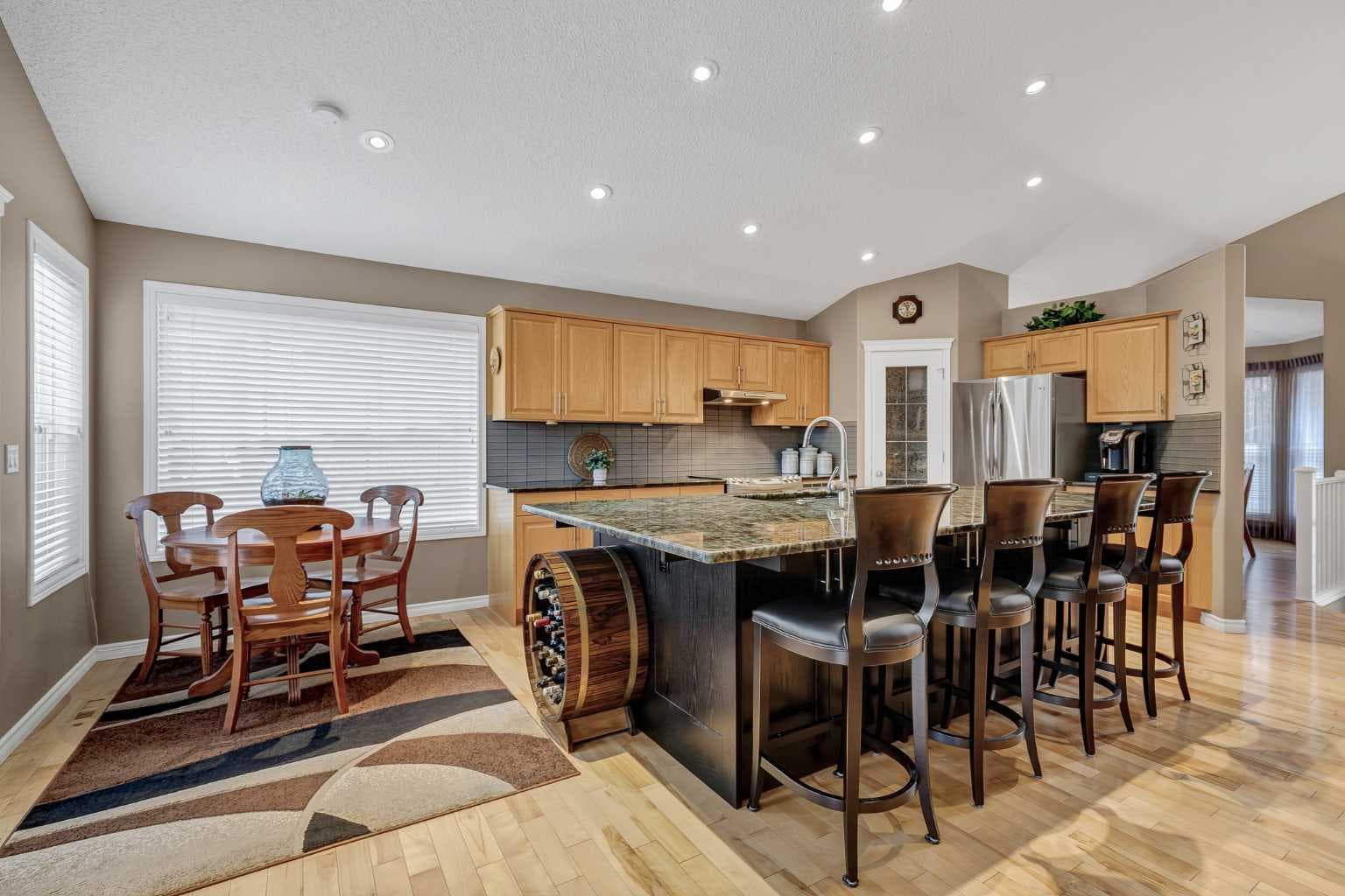 10 Strathlea Grove SW