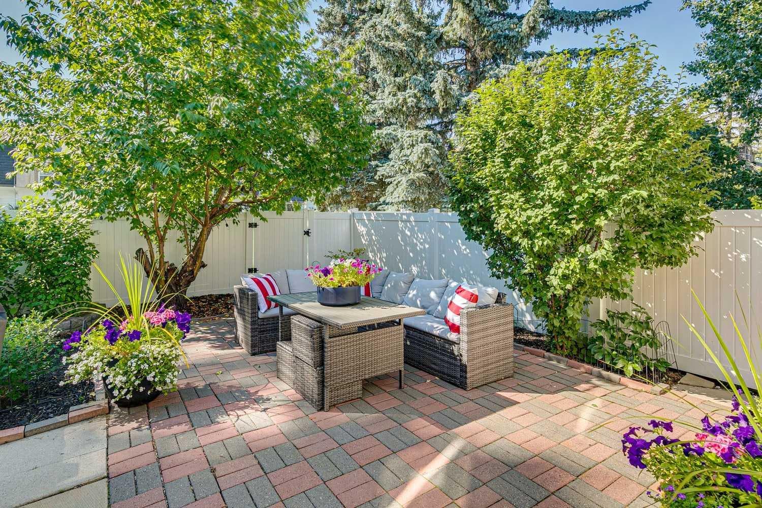 16 Brae Glen Court SW