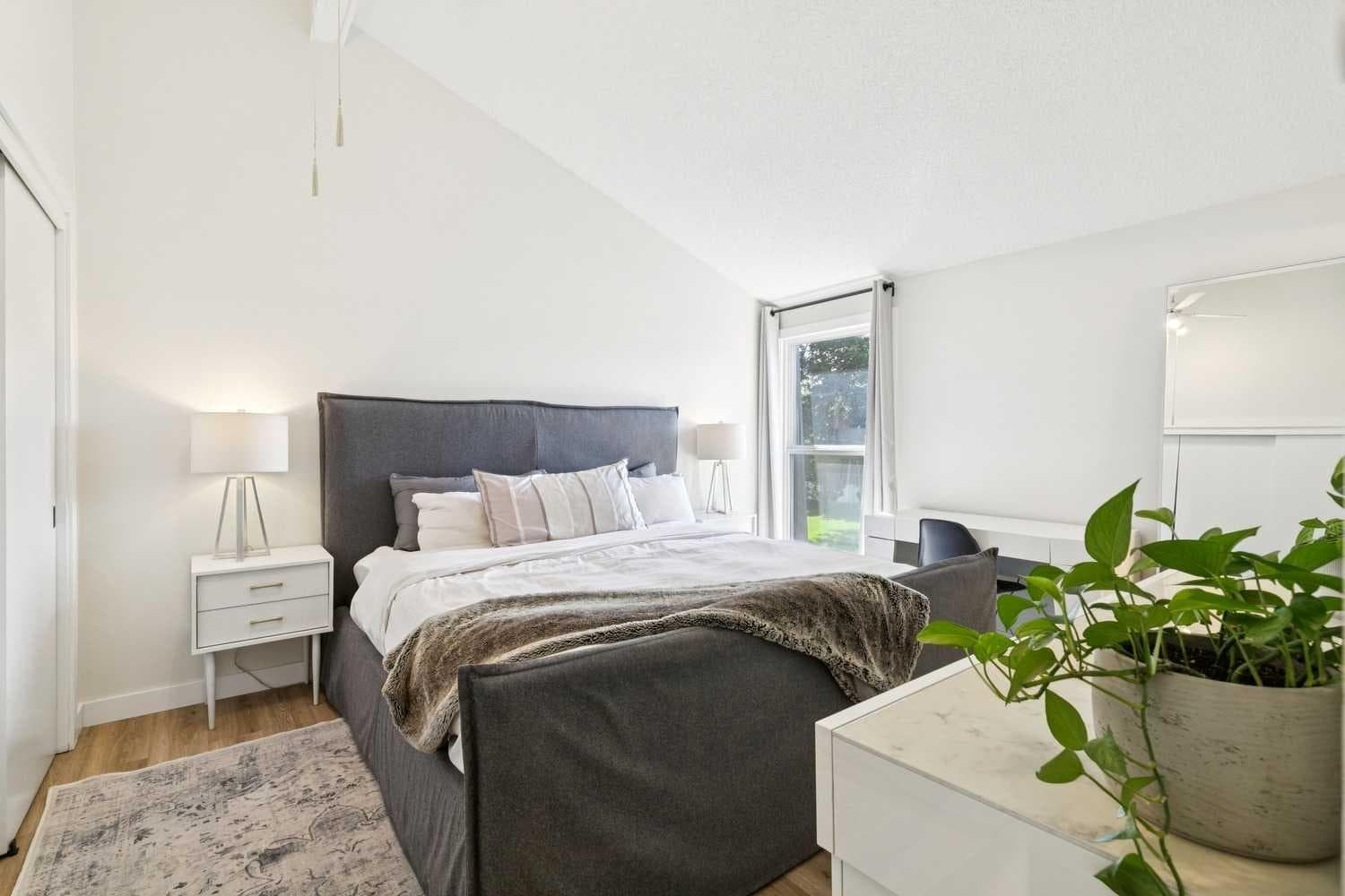 16 Brae Glen Court SW