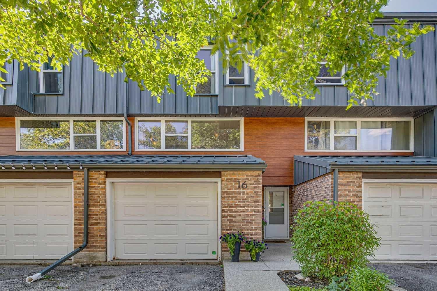 16 Brae Glen Court SW