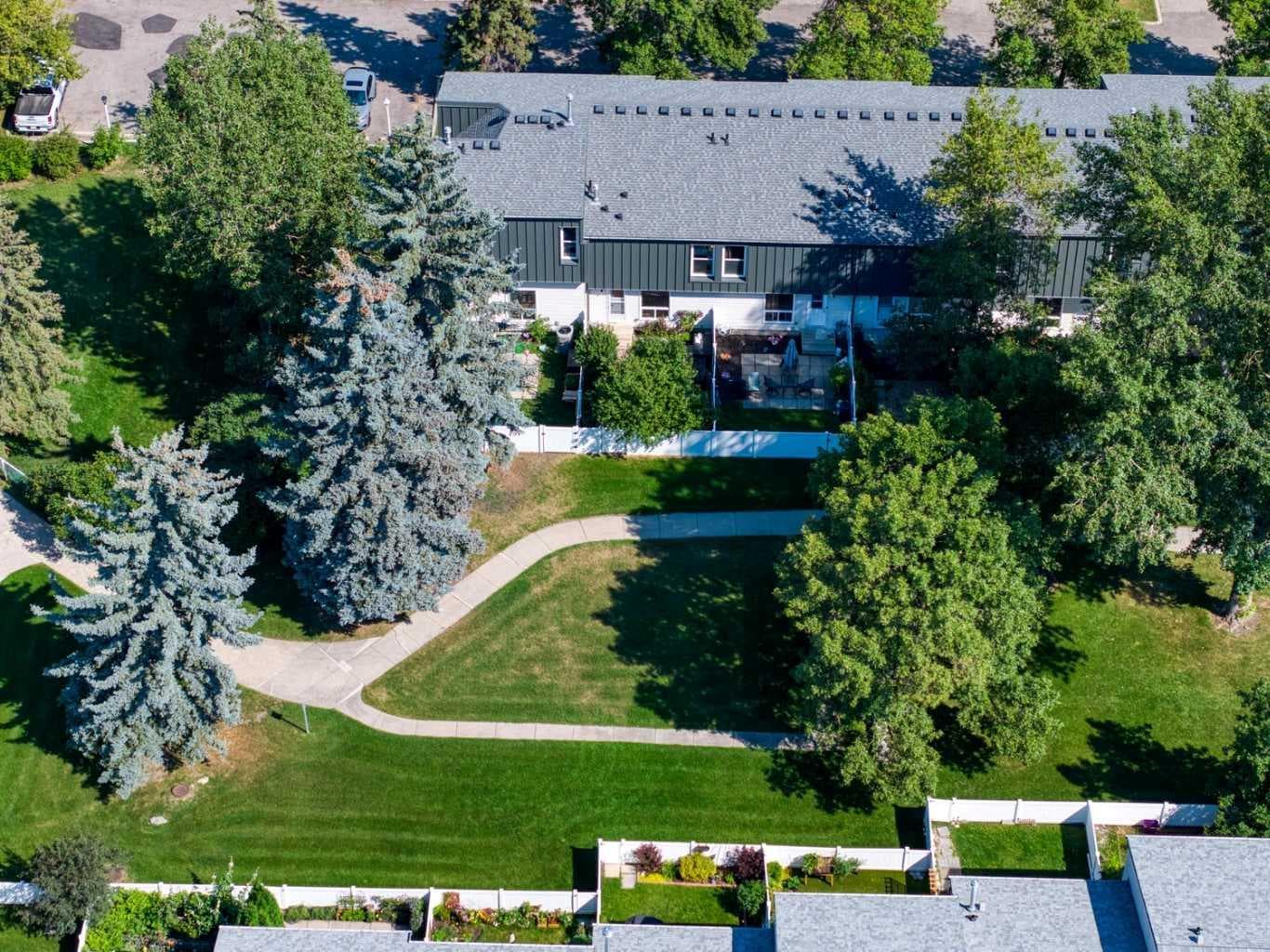 16 Brae Glen Court SW