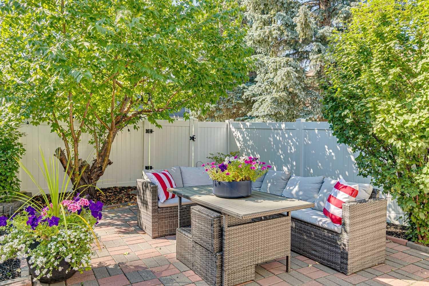 16 Brae Glen Court SW