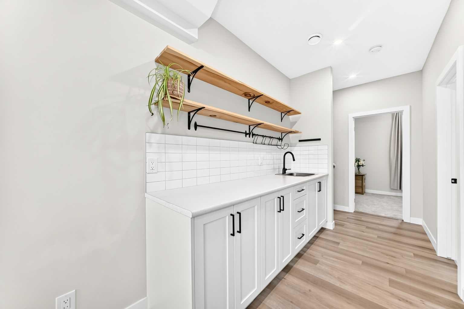 449 West Lakeview Drive 
