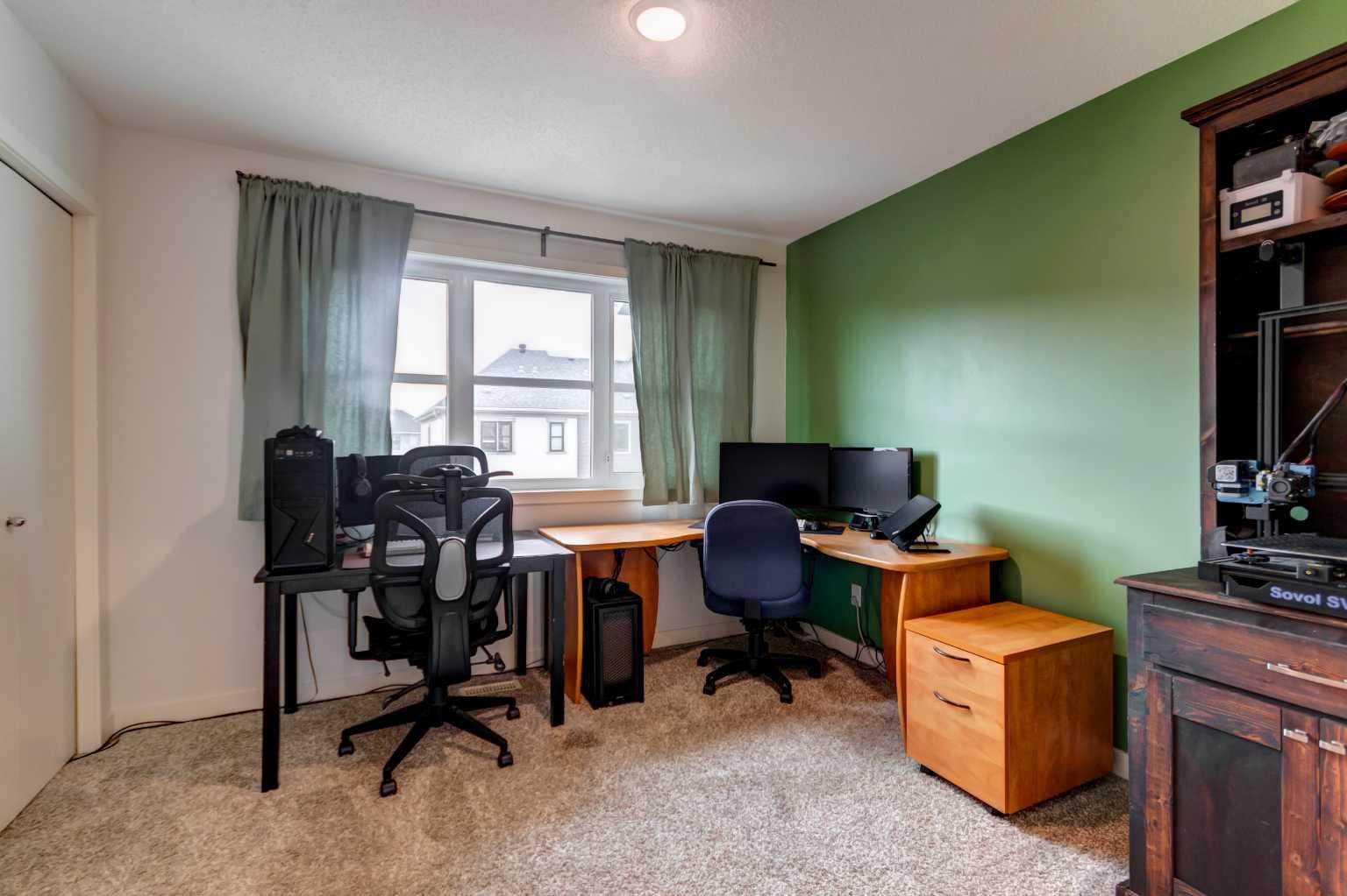 372 Walden Parade SE