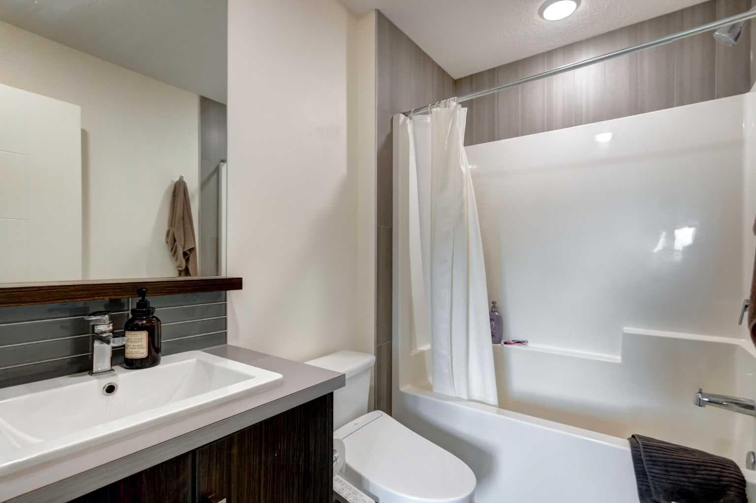 372 Walden Parade SE