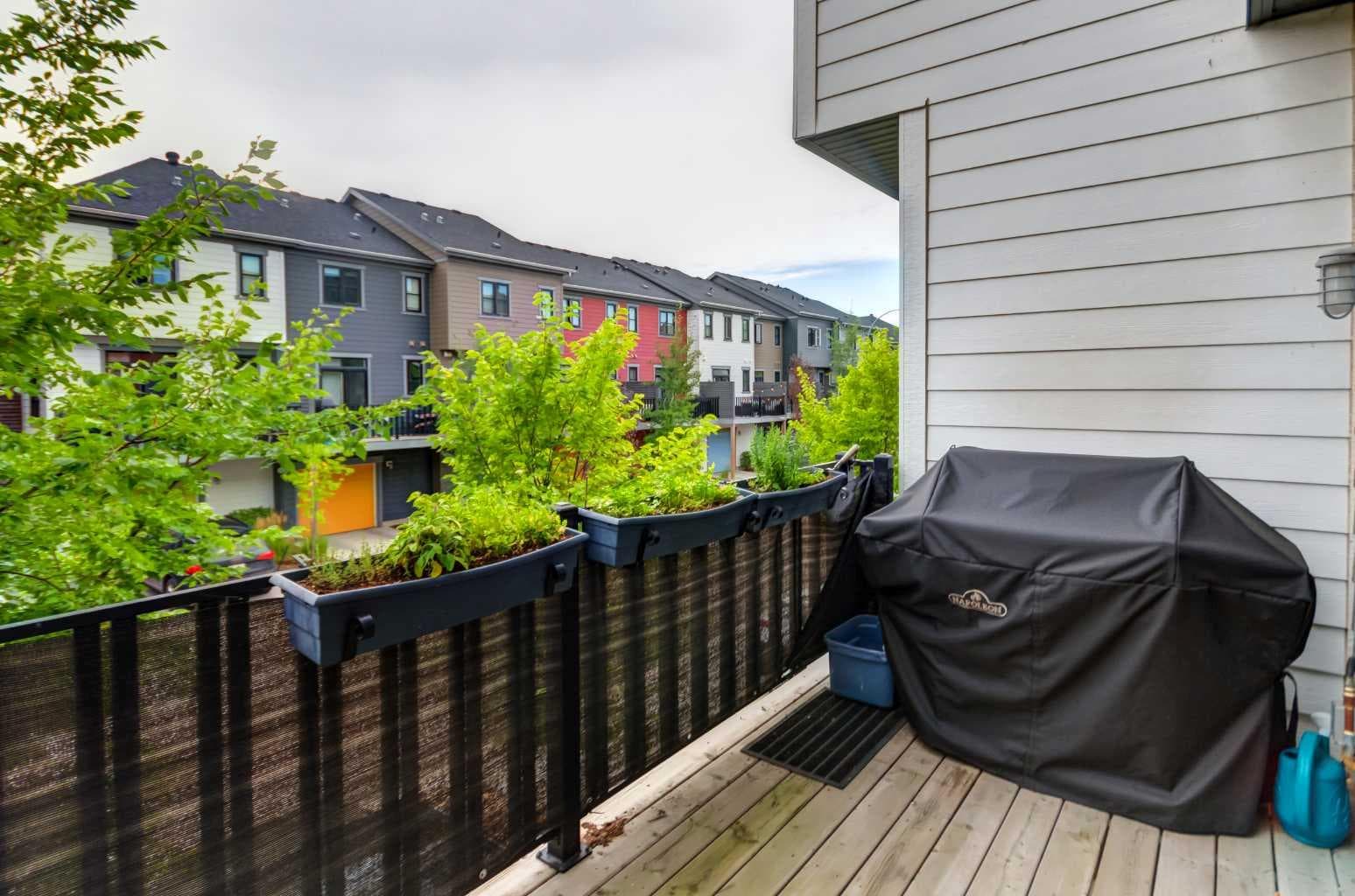 372 Walden Parade SE
