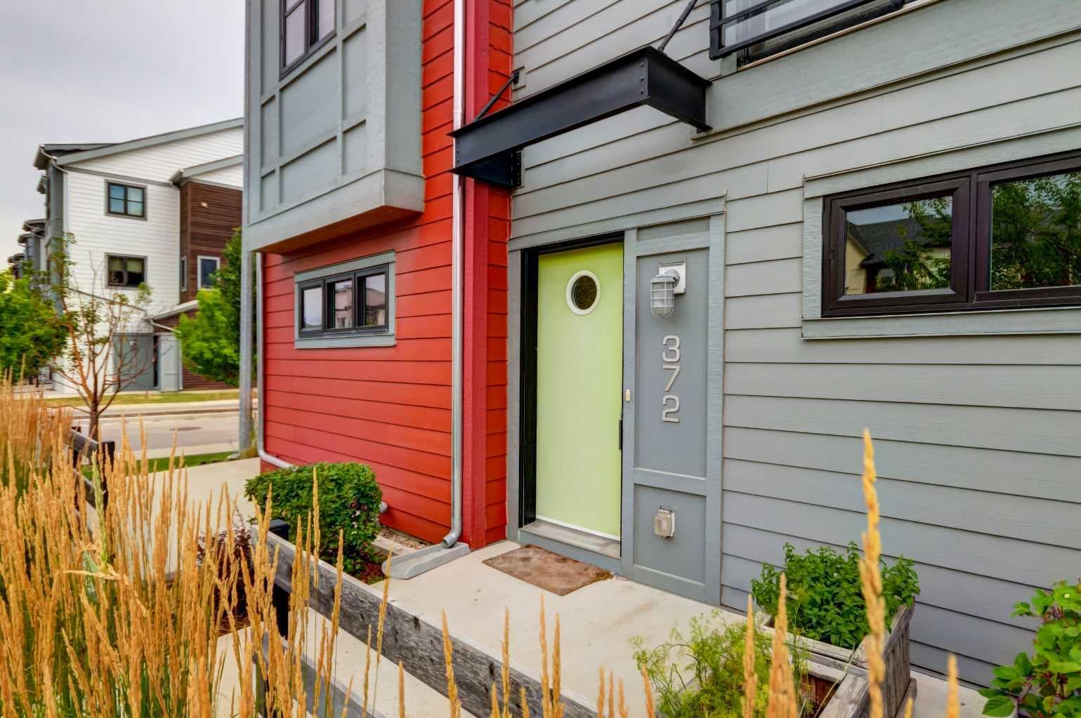 372 Walden Parade SE