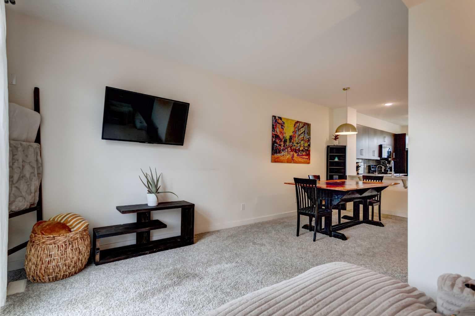 372 Walden Parade SE