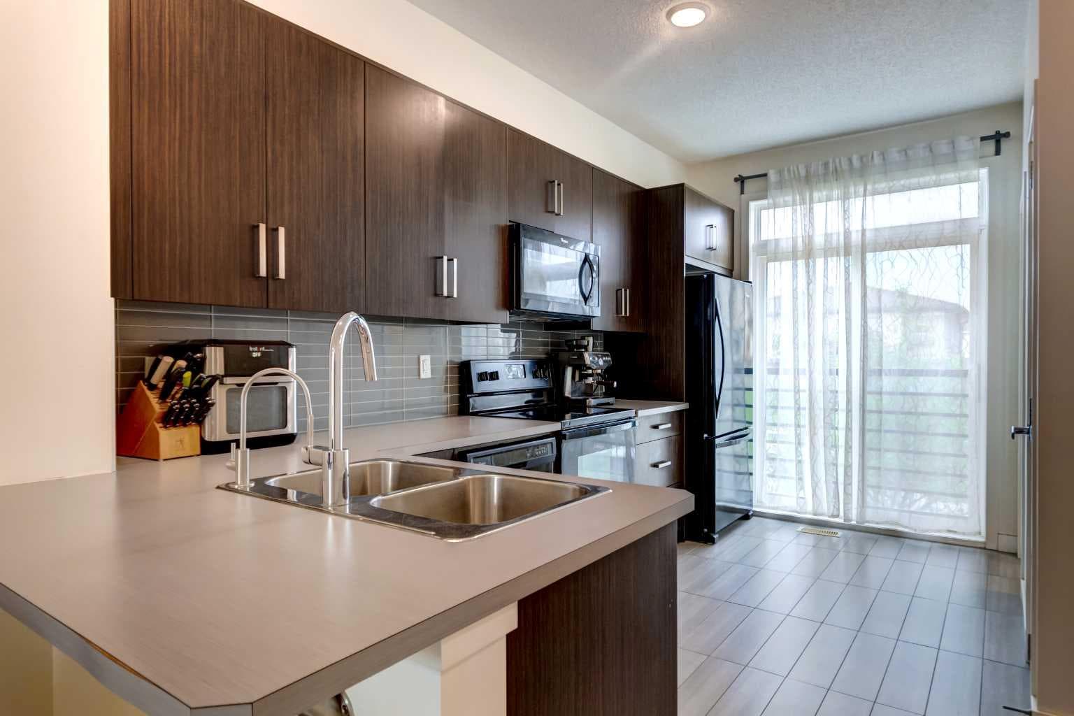 372 Walden Parade SE
