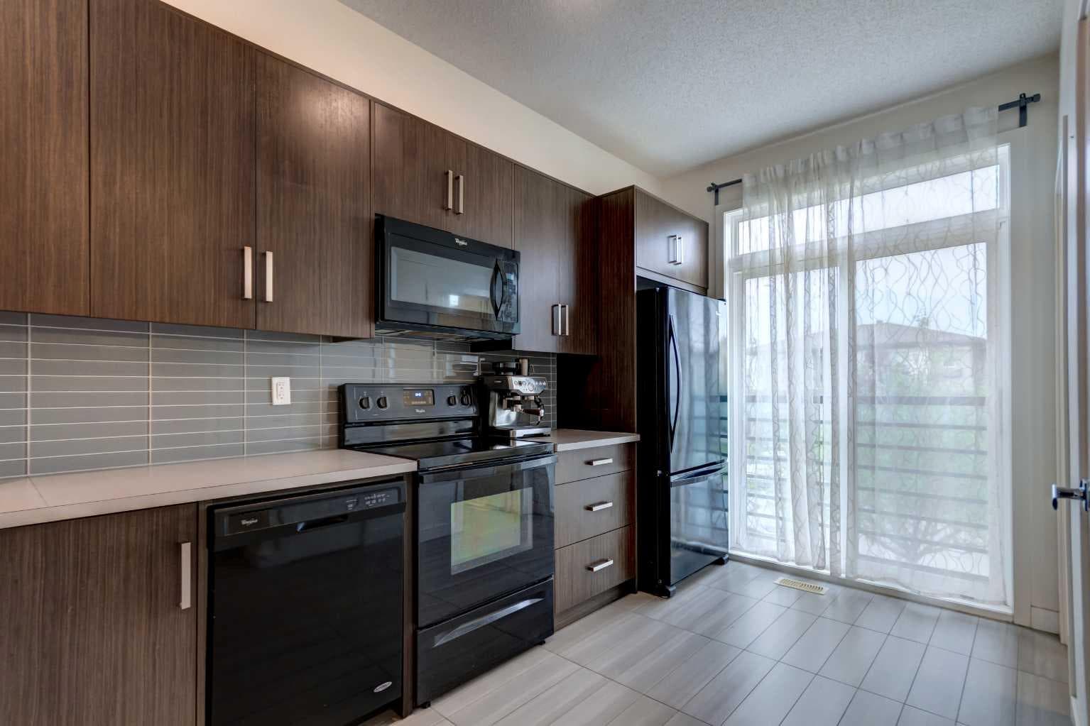 372 Walden Parade SE