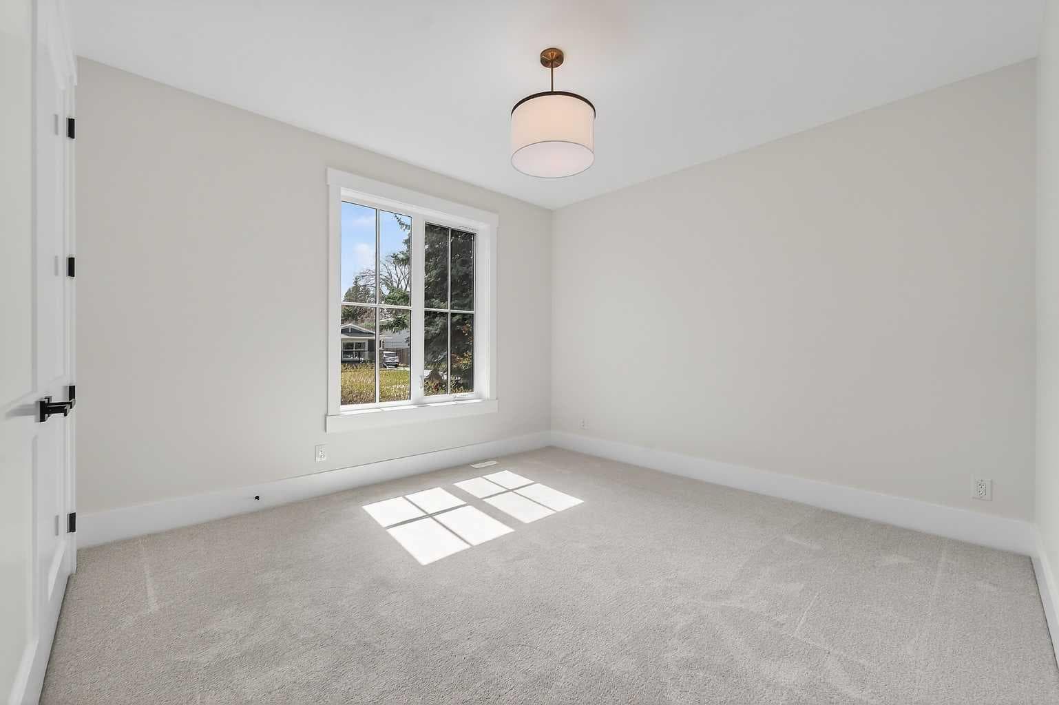 88 Woodlark Drive SW
