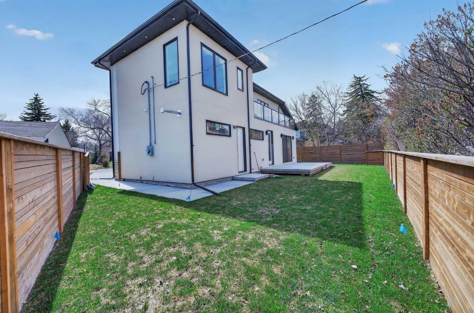 88 Woodlark Drive SW