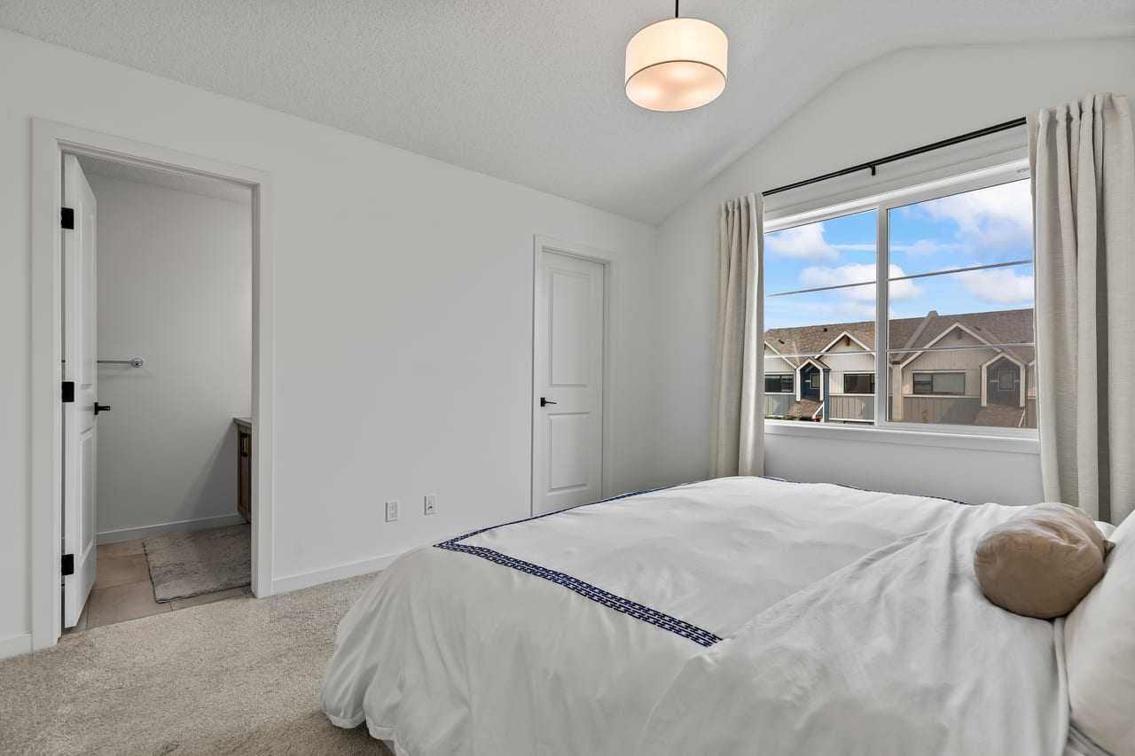 37 Sage Hill Path NW