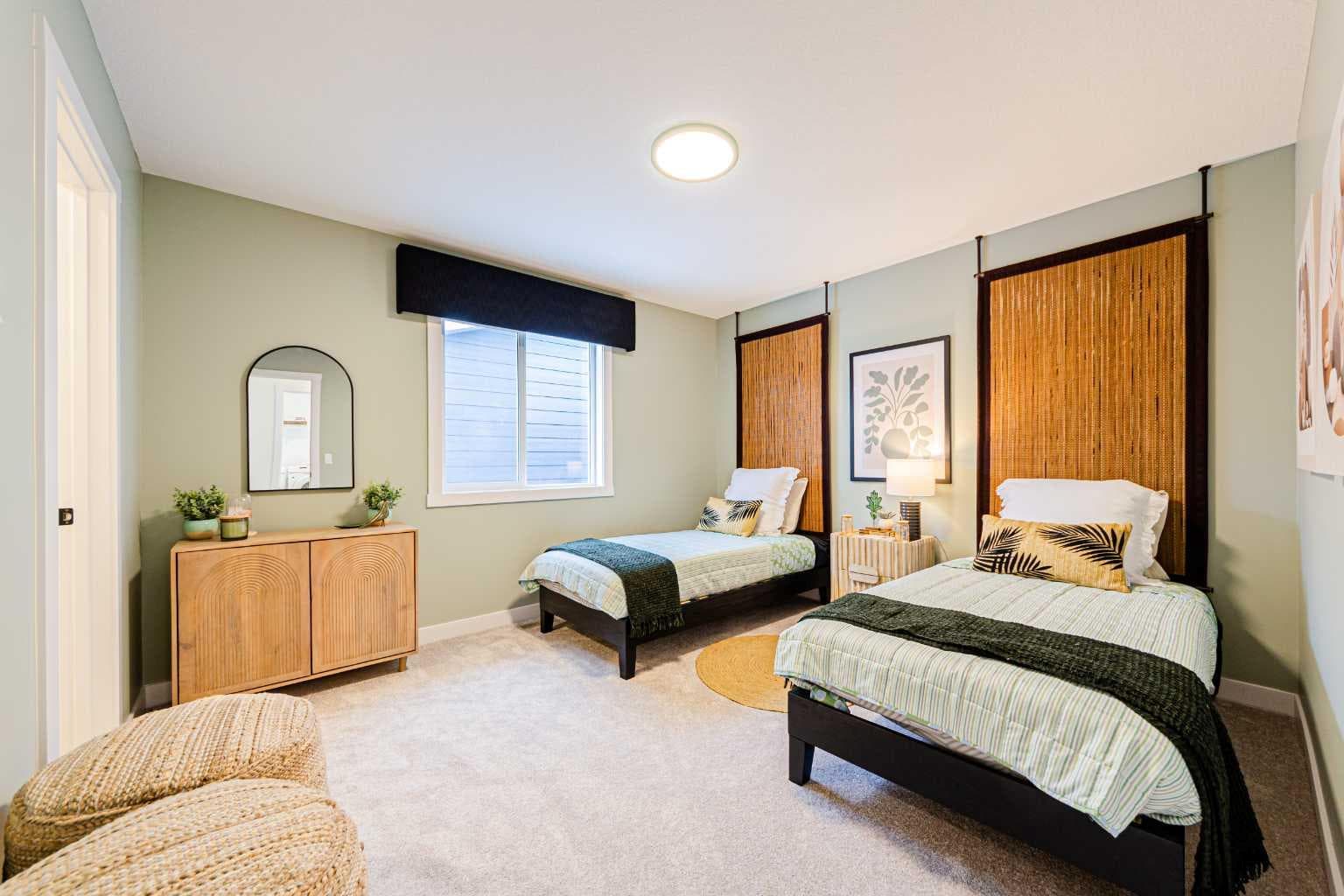 192 Buffaloberry Manor SE