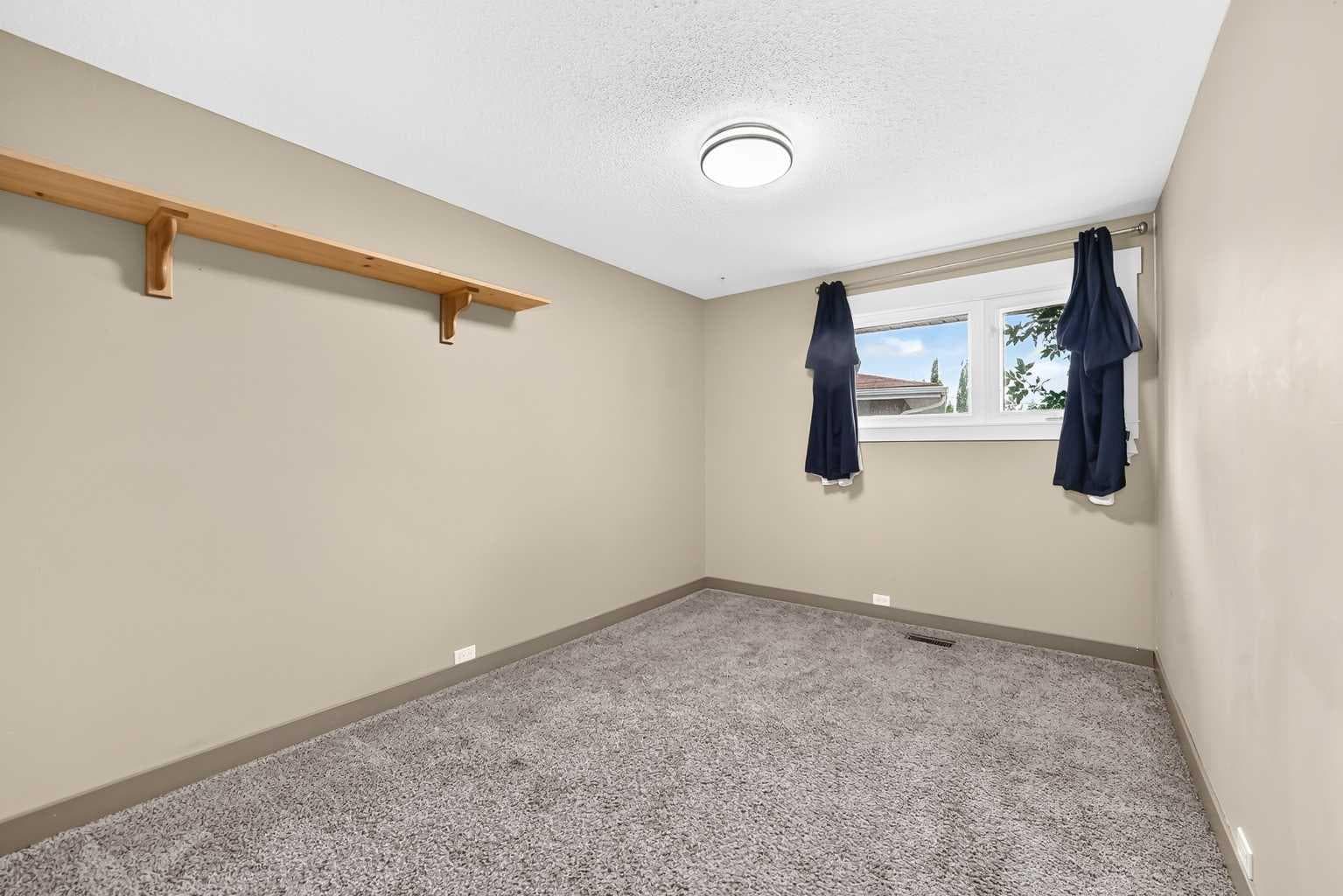 5839 Dalkeith Hill  