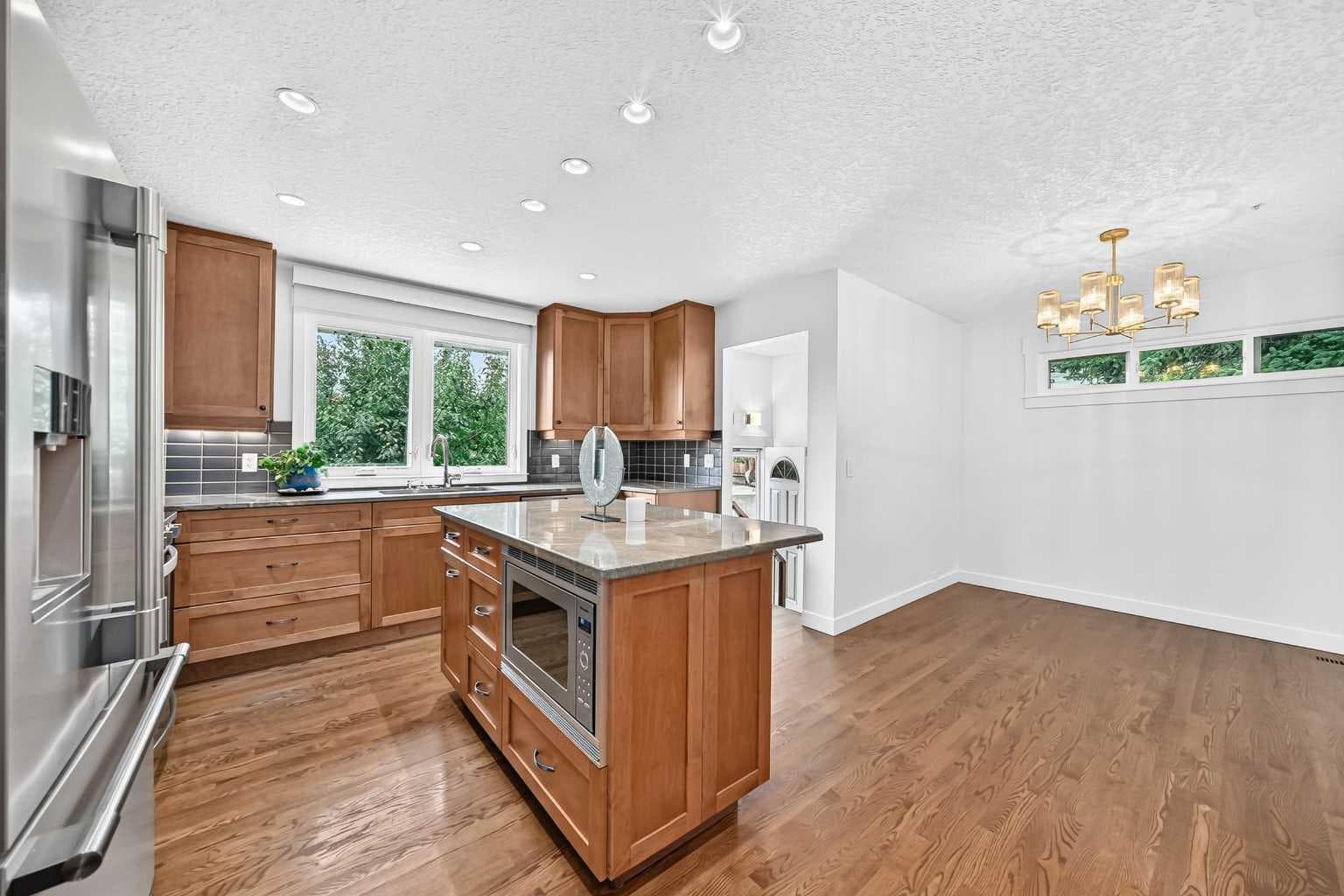5839 Dalkeith Hill  