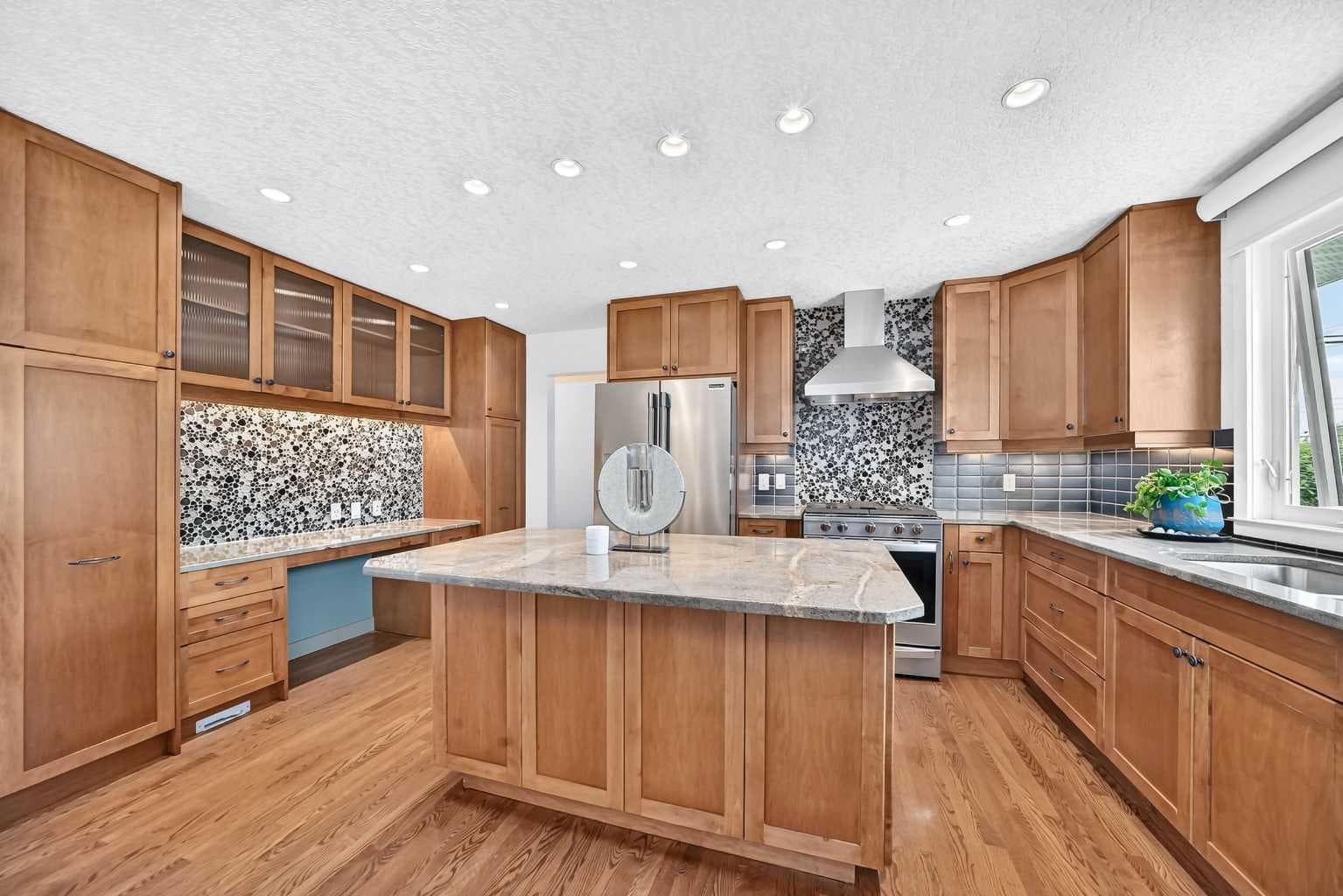 5839 Dalkeith Hill  