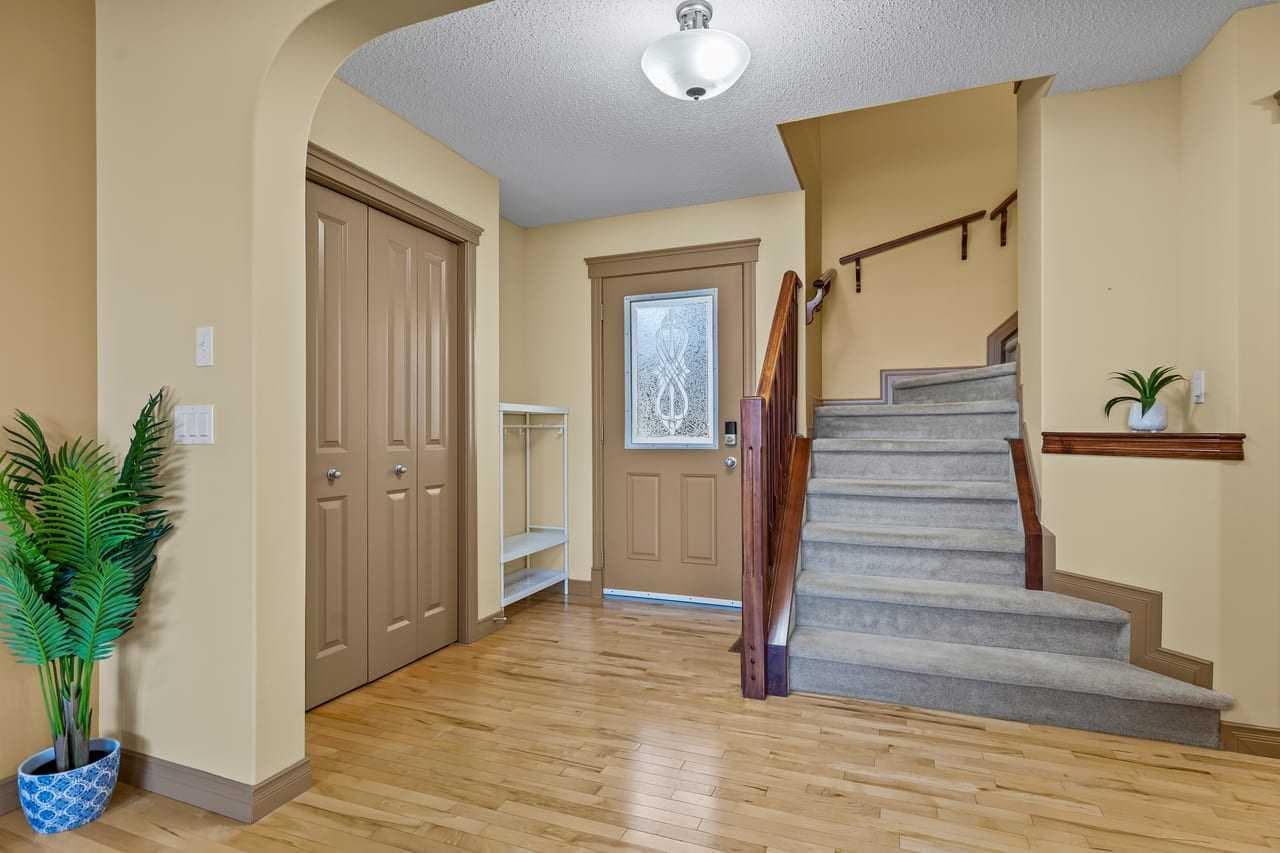 149 Everwoods Close SW