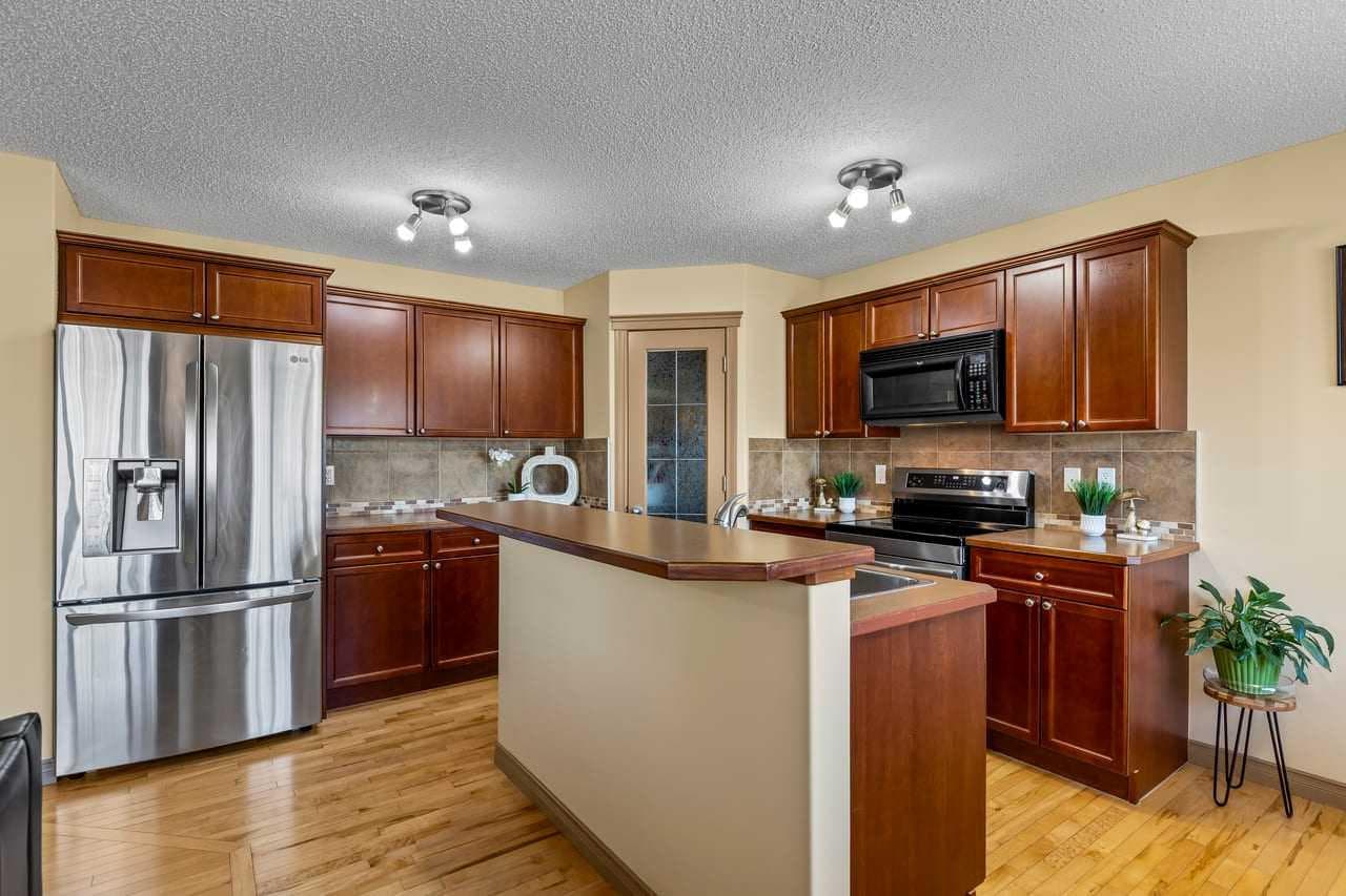 149 Everwoods Close SW
